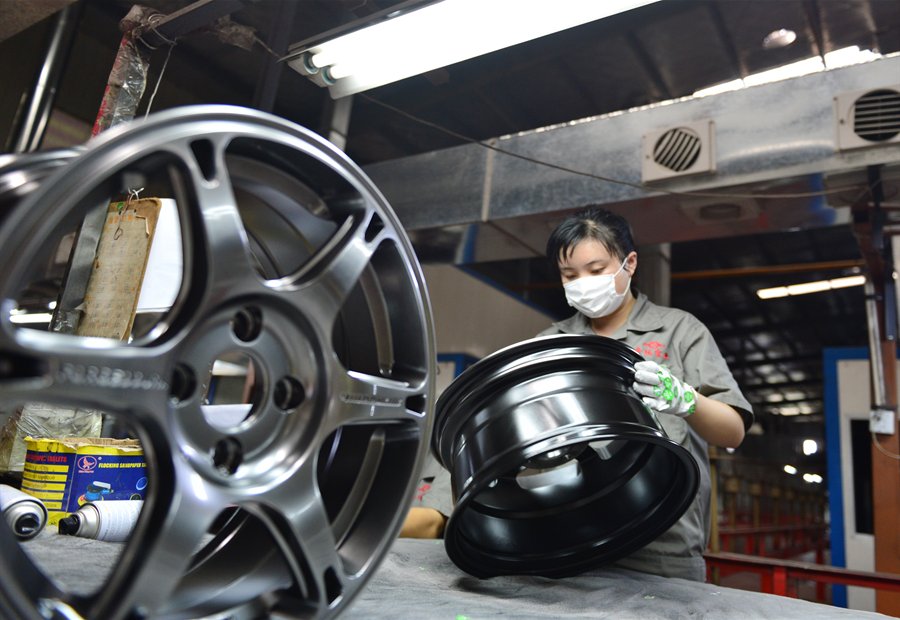 RAYONE wheel final inspection before shipment
